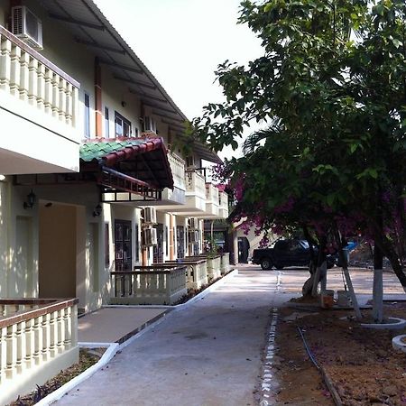 Sakal Guesthouse Restaurant & Bar Sihanoukville Exterior photo